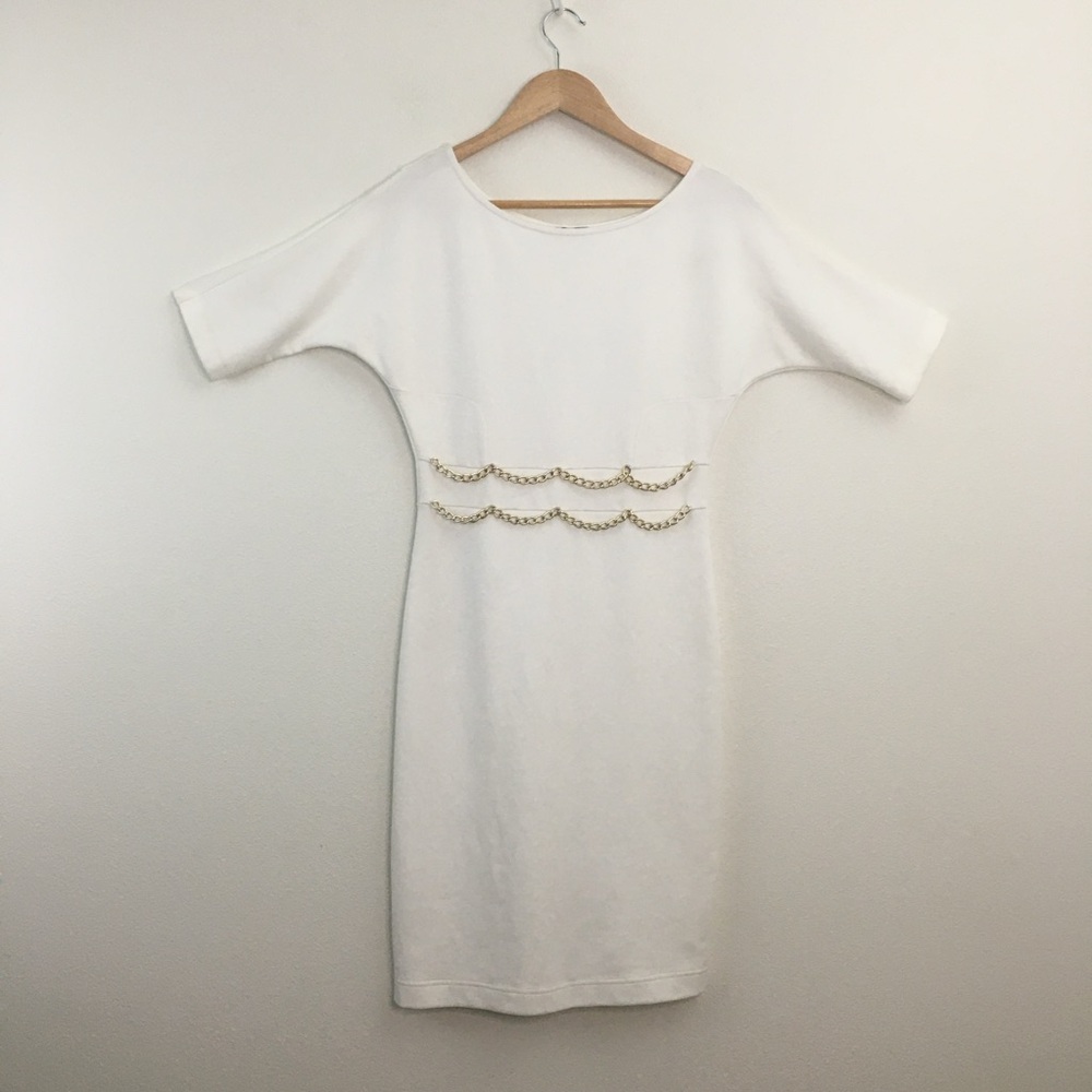 Venus | Elegant White Dress with Front Gold Chain Detail - Picture 6 of 10